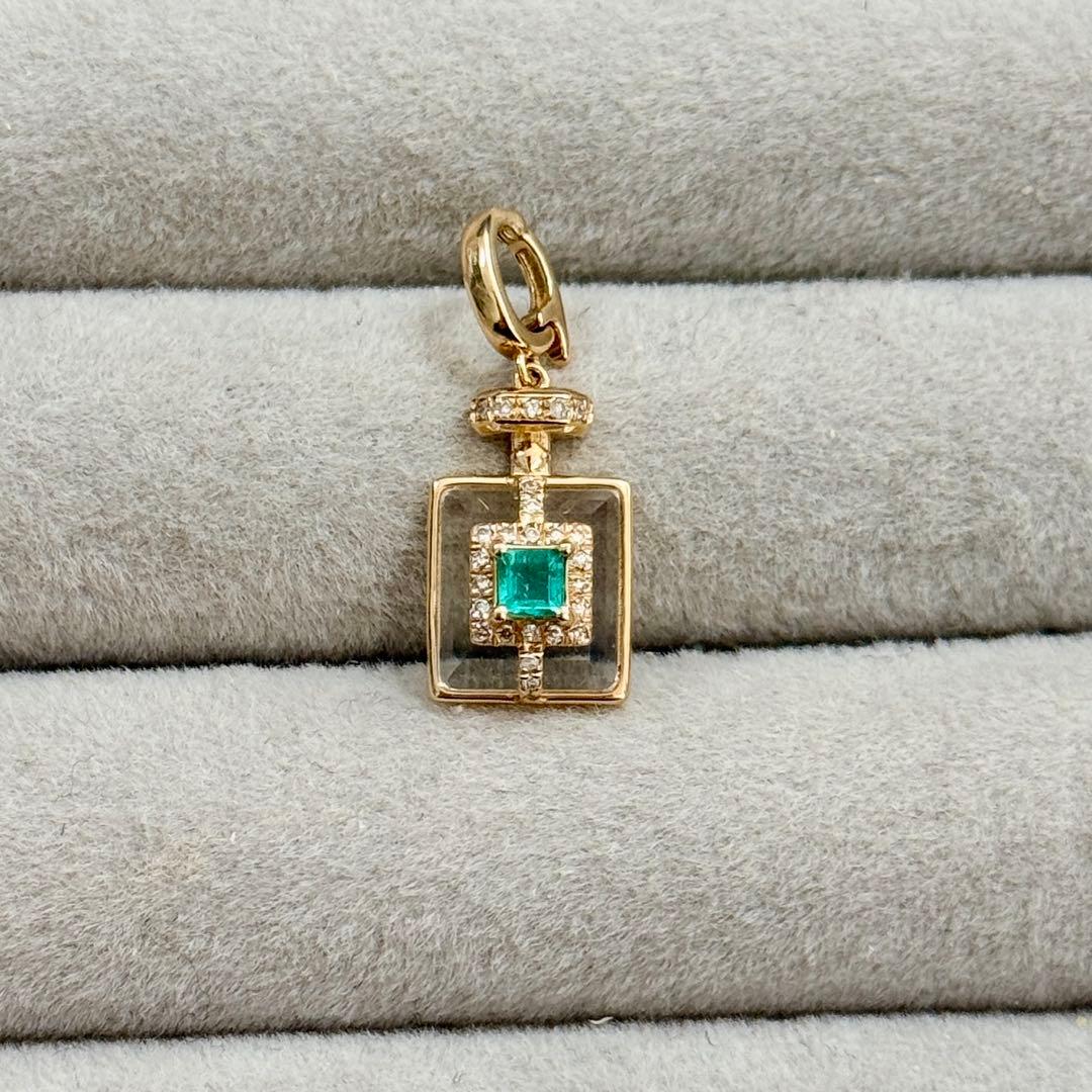 karen　K18エメラルド　ペンダントトップ　チャーム　18金　ダイヤ付