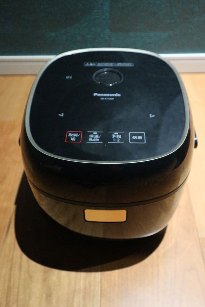 2025年製　Panasonic IHジャー炊飯器 SR-KT060-K