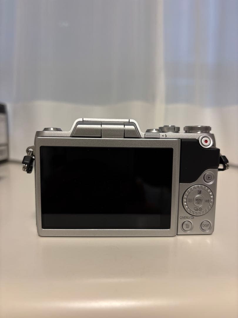 Panasonic DMC-GF7W ミラーレス一眼カメラ 本体