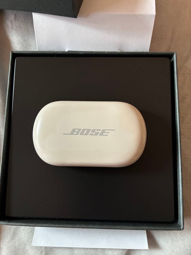 しおりんご　Bose QuietComfort Earbuds ホワイト