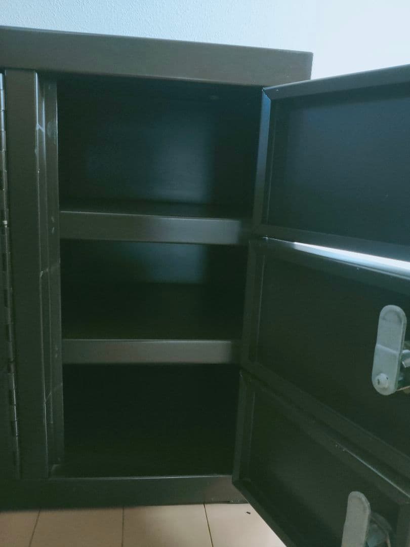 ♪スチール製 鍵付き ロッカー キャビネット インテリア 収納 家具 什器 ♪