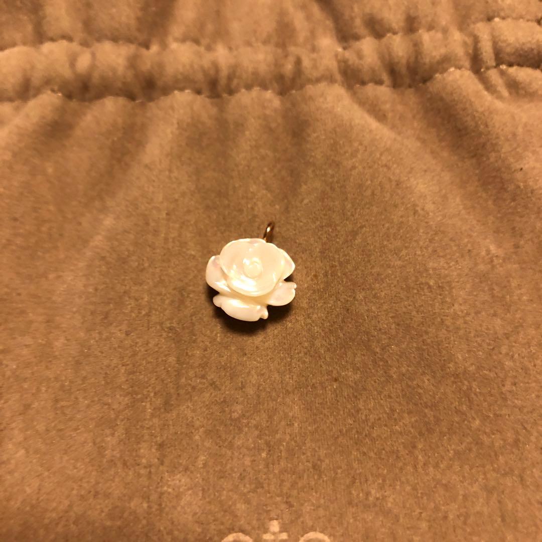 【極美品】レアagete K10 ホワイトローズ　アガット　チャーム