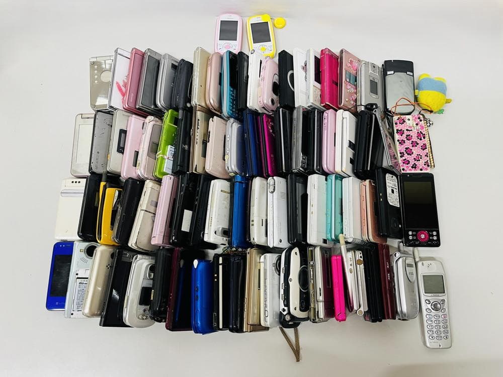 個◆ガラケー 約80台 まとめ ジャンク 携帯 部品取り 約10㎏