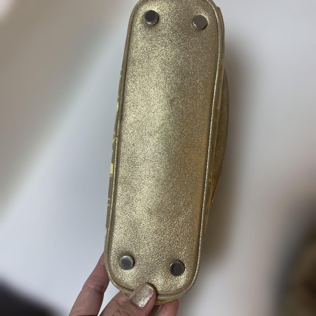 コーチ　ゴールド ロゴ入り がま口ハンドバッグ　和装にもおすすめ