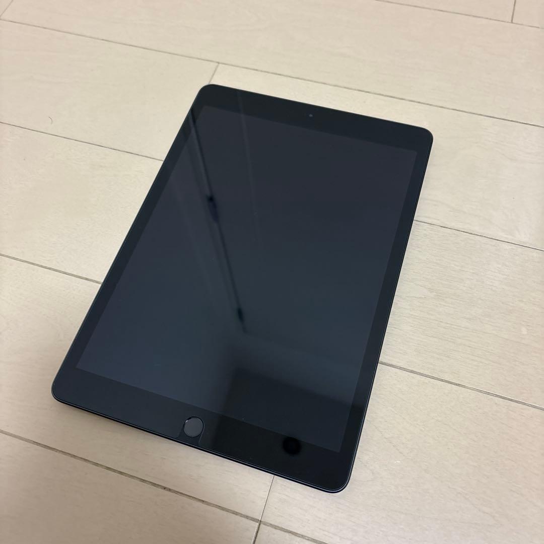 Apple　iPad　第8世代　32GB　スペースグレイ　本体のみ