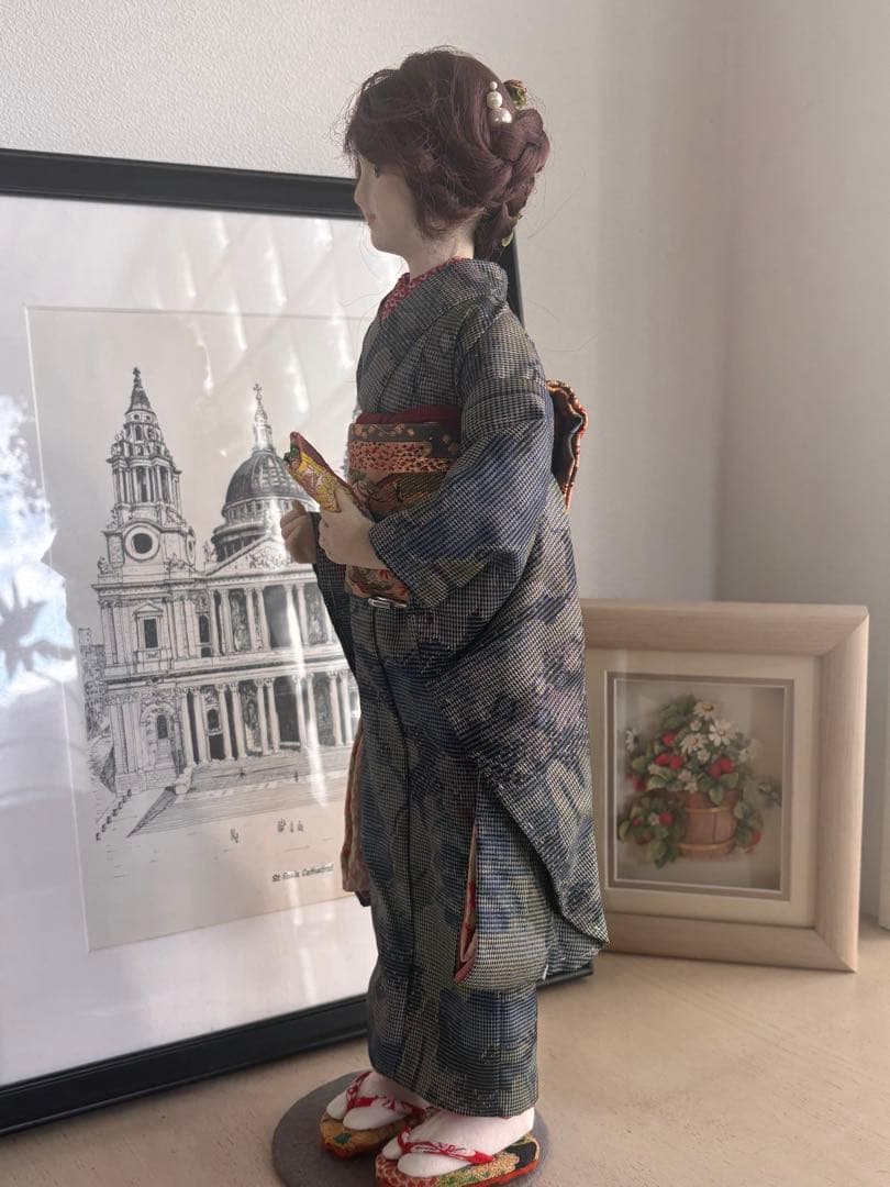 着物を着た人形 「かぐや姫」の帯柄が素敵です