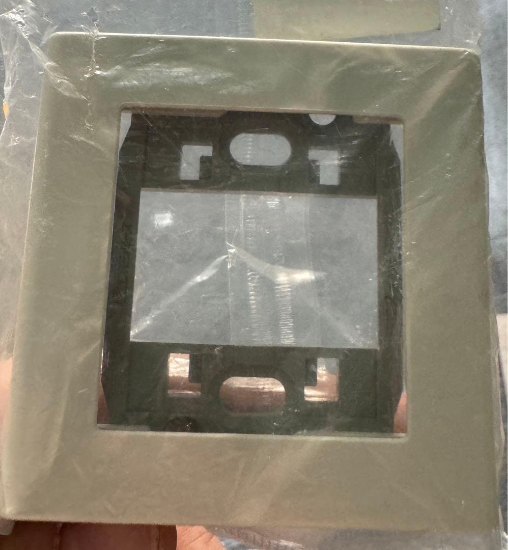 『未使用』おまけ付き　埋込USB給電用コンセント ホワイト USB-R3704W