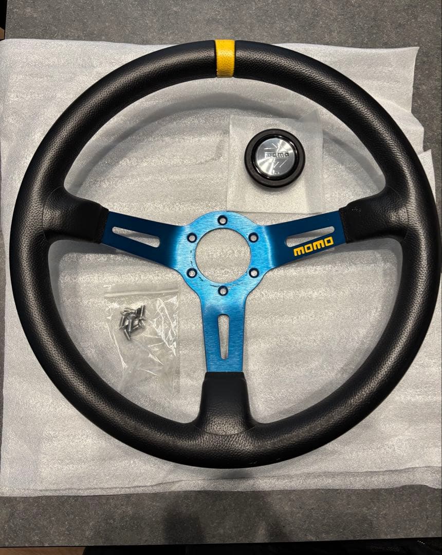 Momo ステアリング MOD.08 M-59