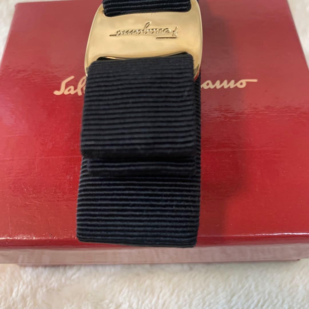 【美品】フェラガモ　ヴァラリボン　バレッタ　ブラック　ゴールド