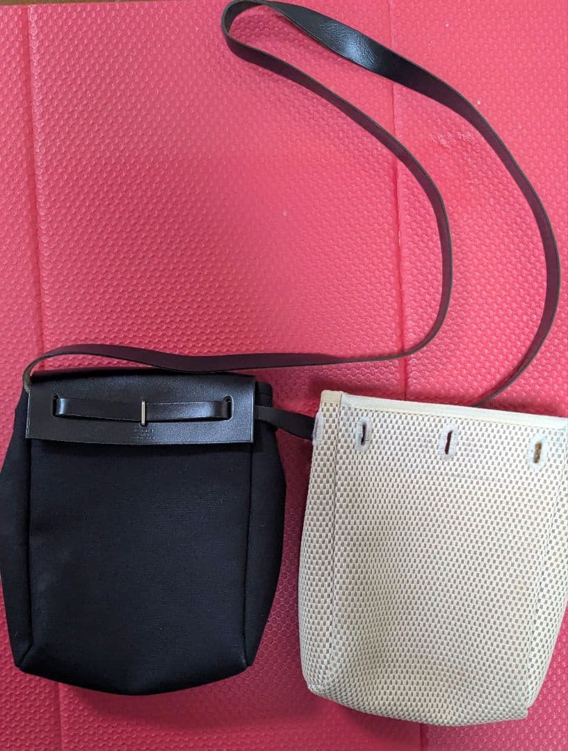 HERMÈS ブラック ショルダーバッグ