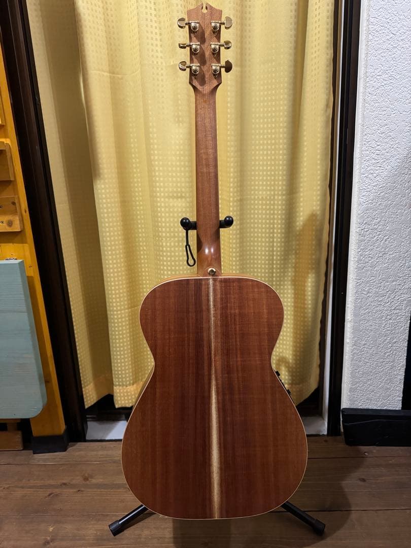 xyz7110。Maton EBG808 ARTIST