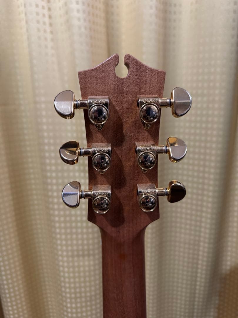 xyz7110。Maton EBG808 ARTIST