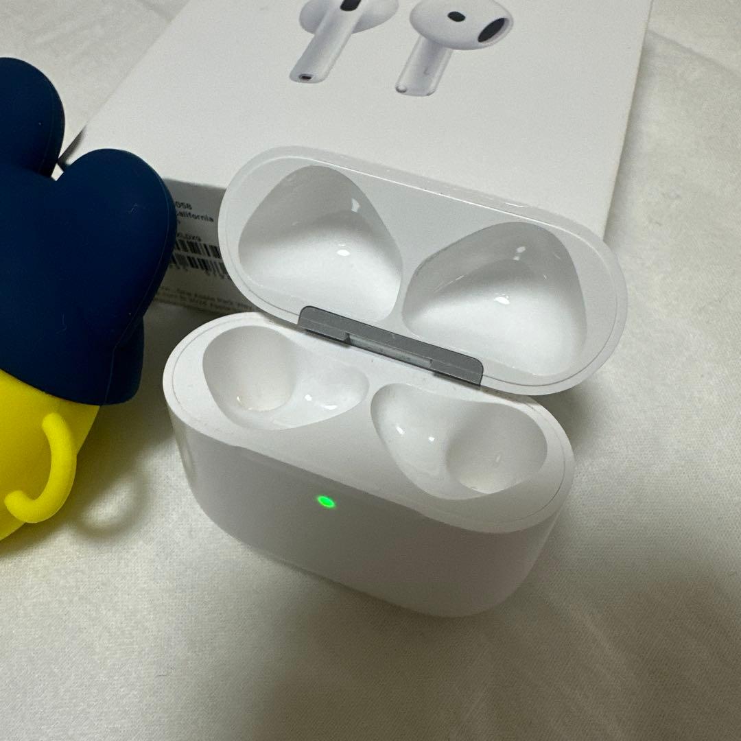 AirPods4充電ケース たまごっちケース付き
