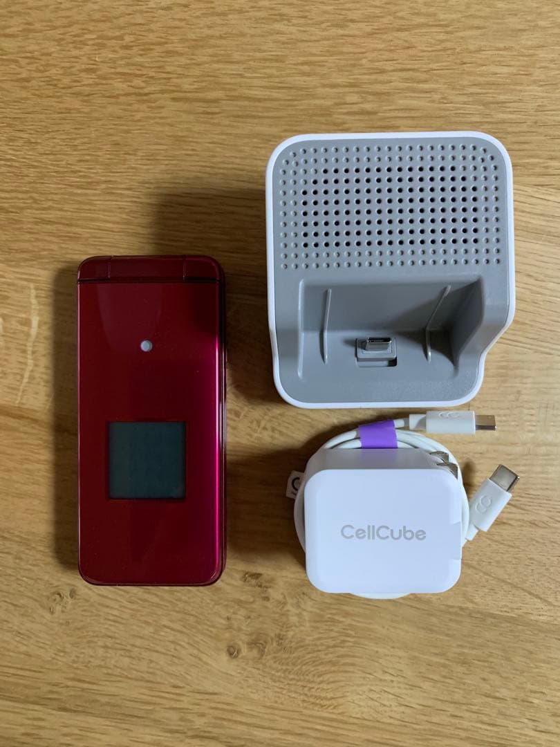 auかんたんケータイKYF41 卓上ホルダー付属