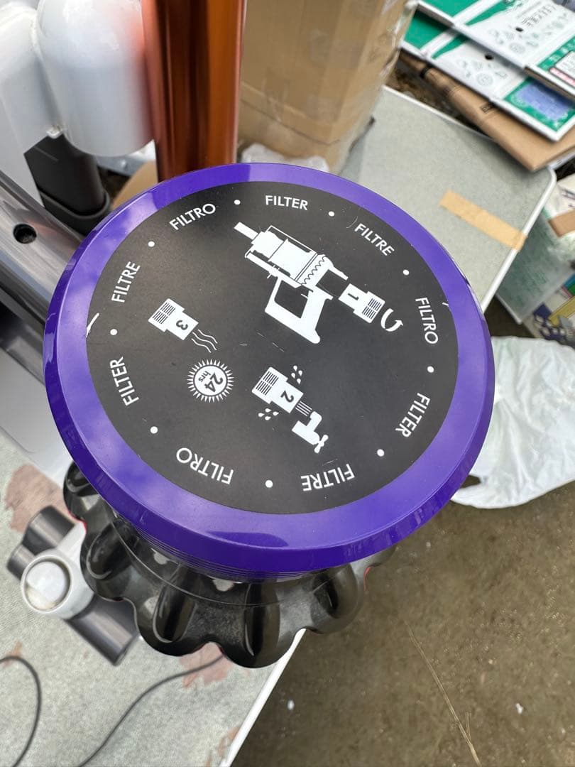 Dyson サイクロン掃除機！ダイソンＶ１０フルセット！スティッククリーナー