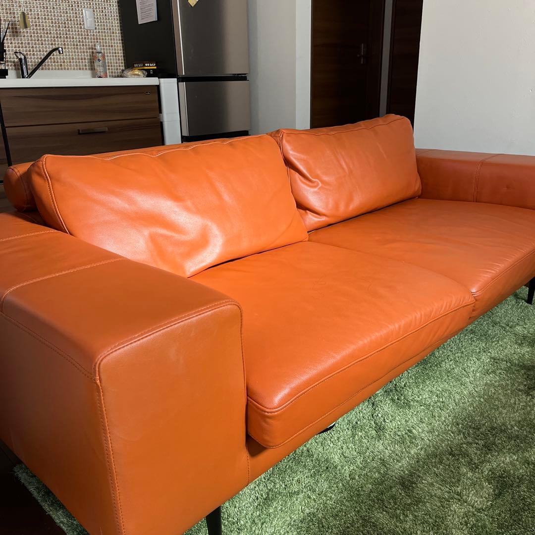 オレンジレザー2人掛けソファ