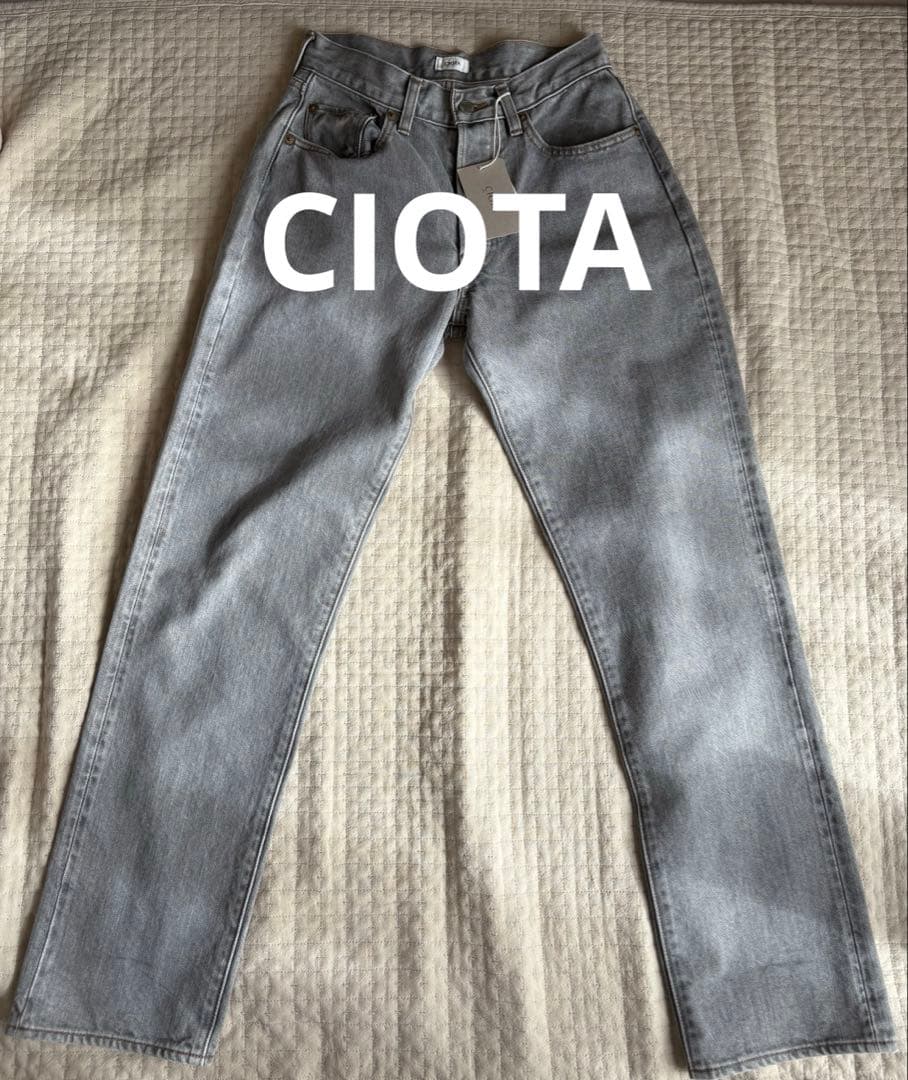 新品タグ付　CIOTA シオタ　デニムストレートパンツ ライトグレー