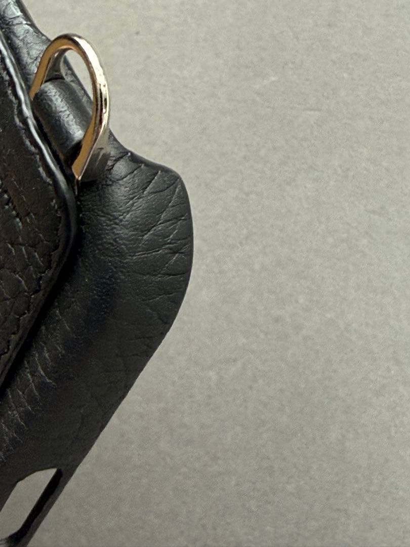 Elan. iPhoneケース　iPhone16pro ショルダーストラップ付き