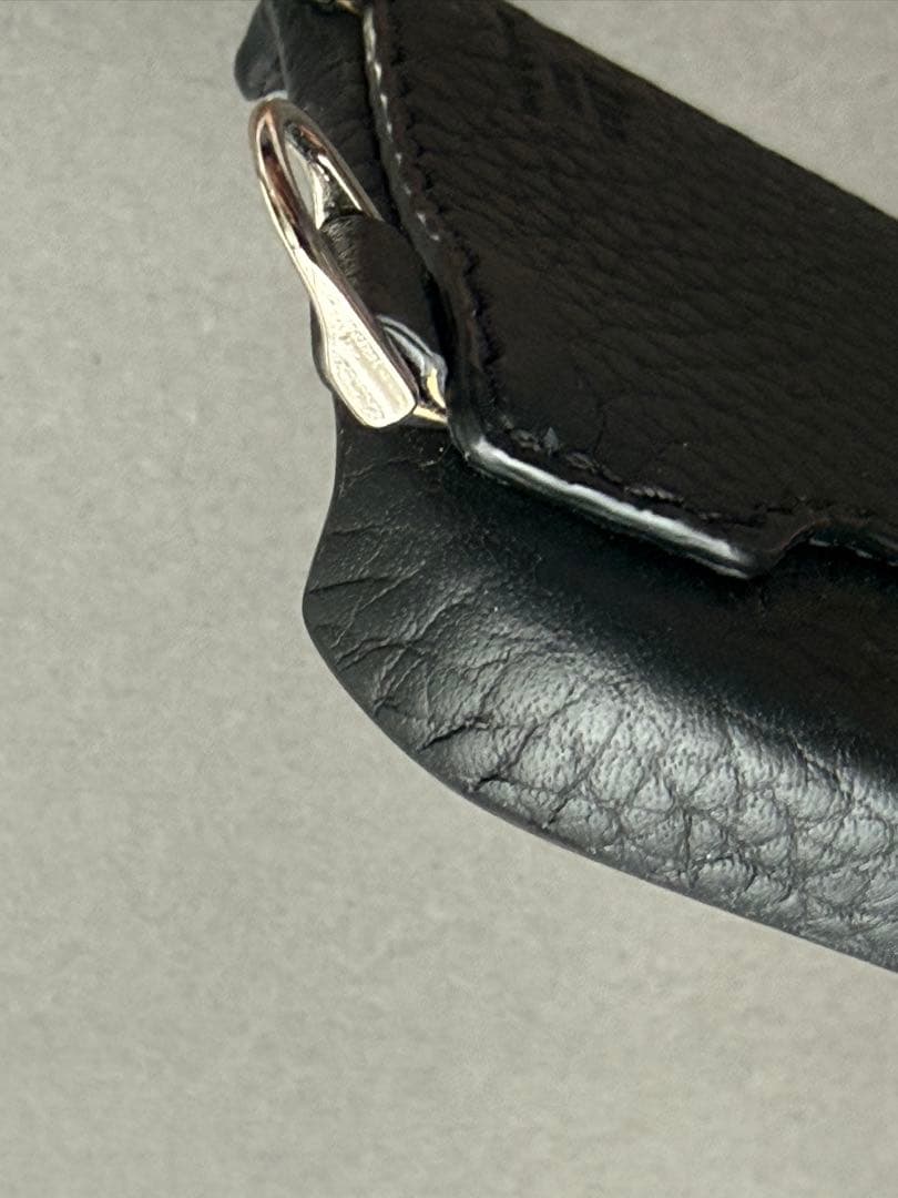 Elan. iPhoneケース　iPhone16pro ショルダーストラップ付き