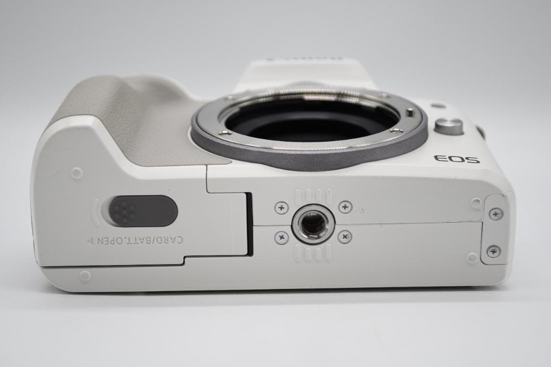 美品　Canon EOS Kiss M2 最新機種♪4K＆自撮り＆wifi搭載♪