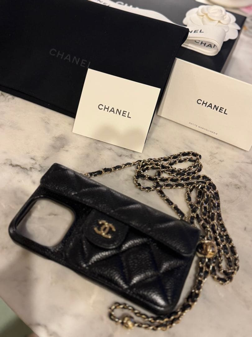 CHANEL ブラックレザー　キャビアスキン　 iPhoneケース