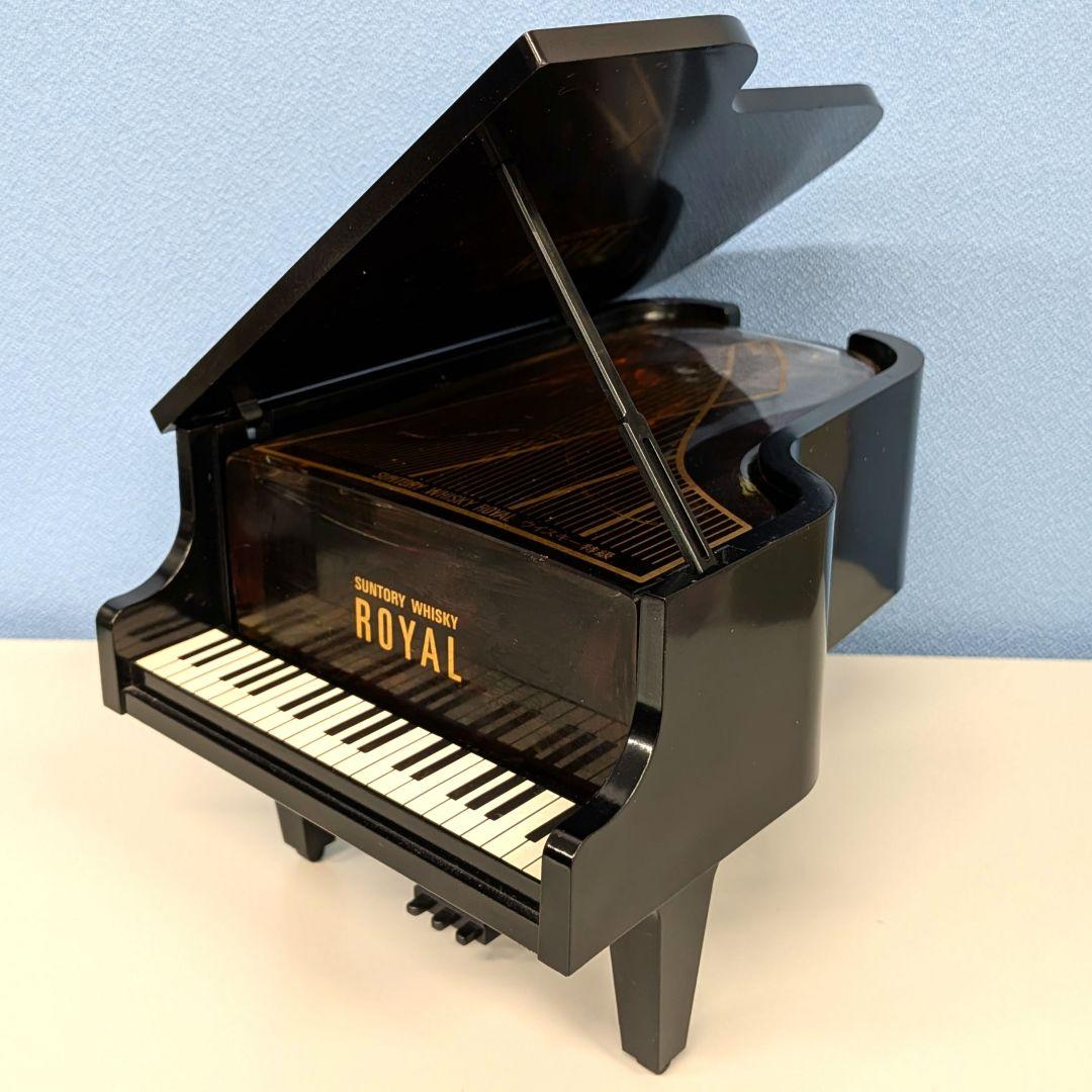 サントリーローヤル　ピアノ型ボトル　特級　従価税率適用　600ml 43％　箱無