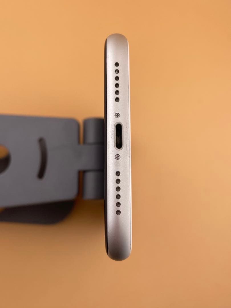 iPhone XR 64GB SIMフリー ホワイト　バッテリー100%