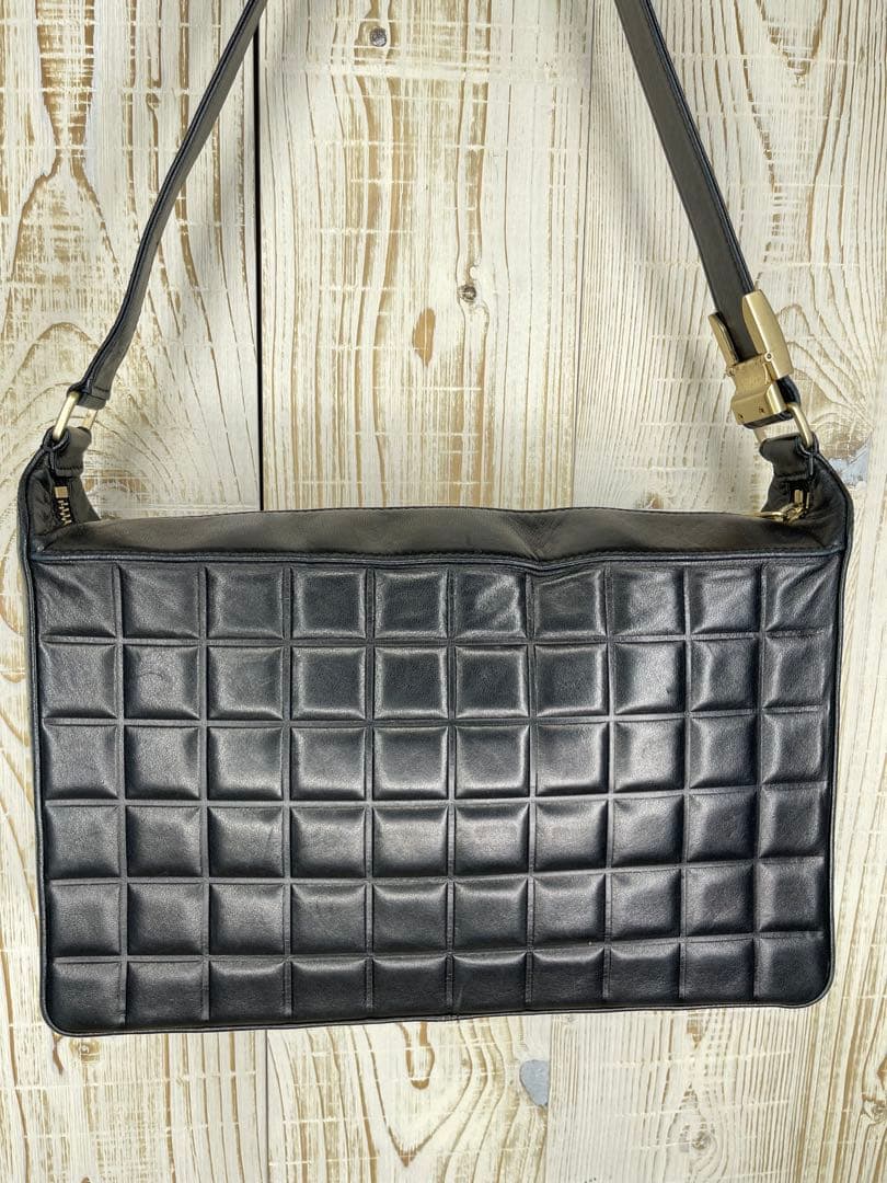 CHANEL 黒 レザー ショルダーバッグ キルティング