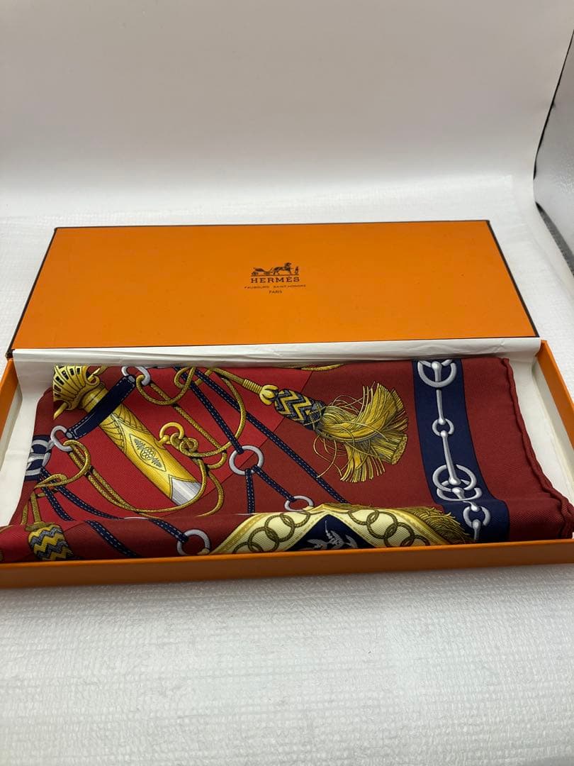 エルメス　HERMES ハンドメイド　シルクハンカチ 赤