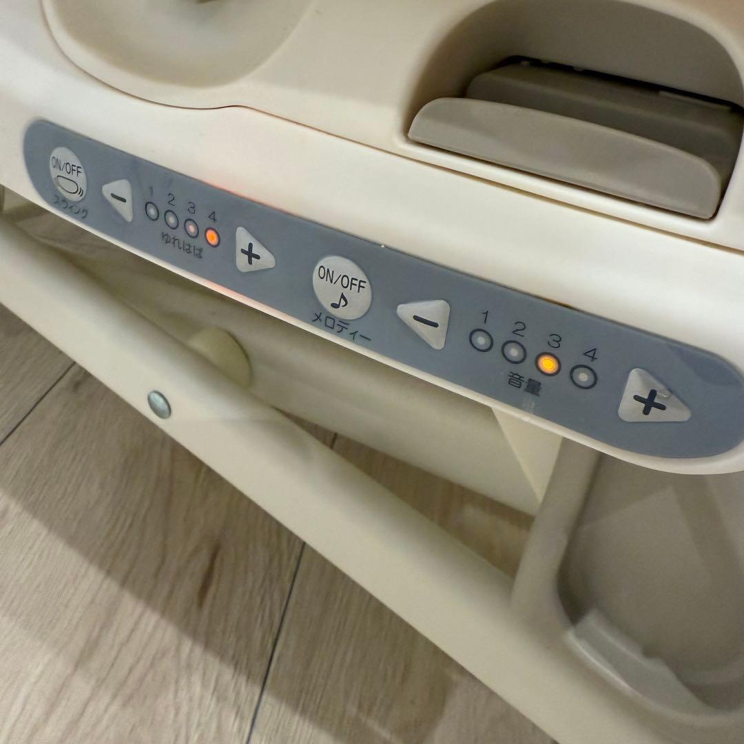 Combi コンビ　ネムリラ　オートスウィング　ハイローチェア　自動　ホワイト