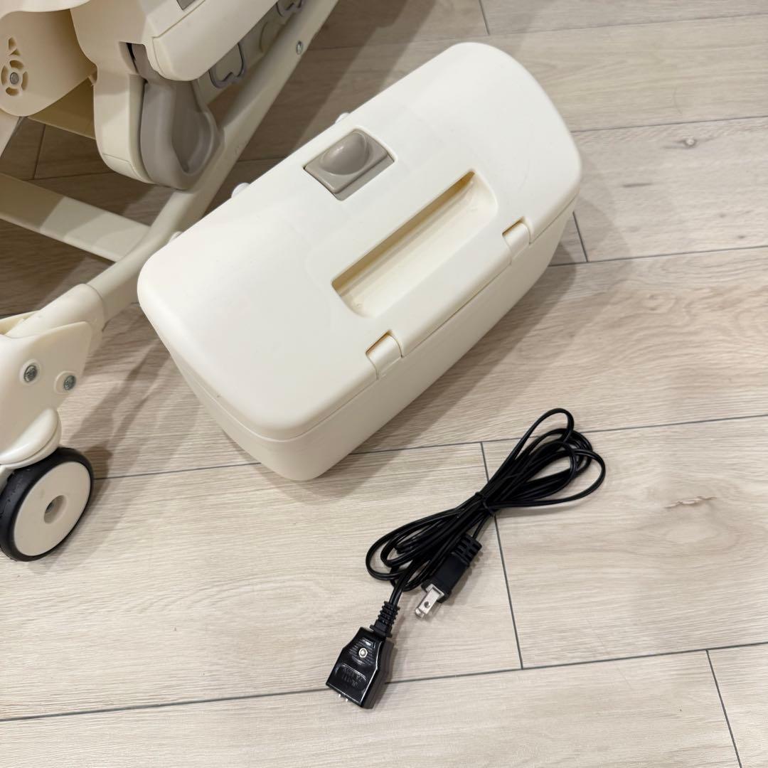 Combi コンビ　ネムリラ　オートスウィング　ハイローチェア　自動　ホワイト