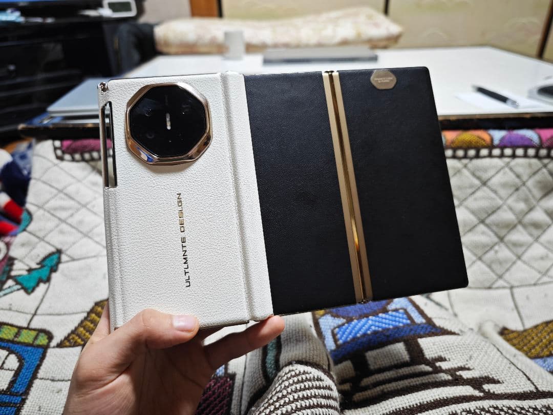 スマートフォン本体 huawei mate xt ultimate design