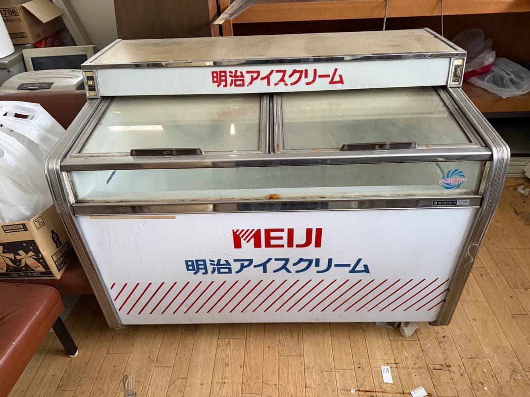 明治アイスクリーム.冷凍庫