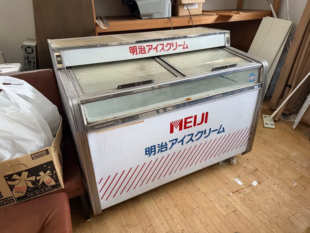 明治アイスクリーム.冷凍庫