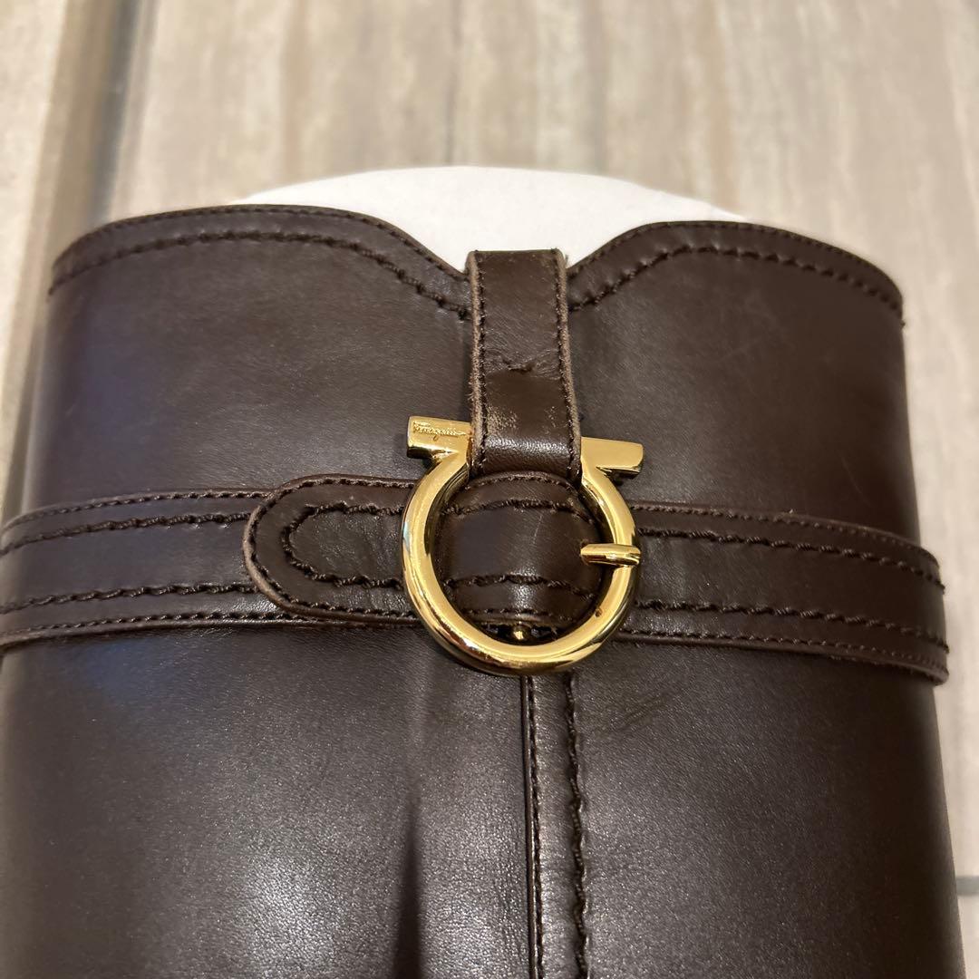 『フェラガモ」　ダークブラウンロングブーツ 購入時の箱、靴収納袋付き