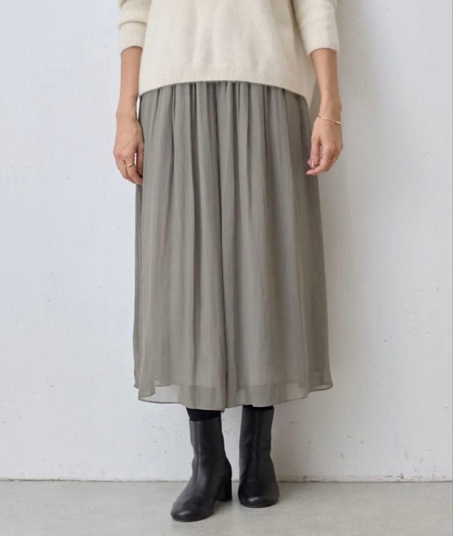 未使用　ビアズリー シワシフォンギャザーパンツ　カーキ　サイズ　1号