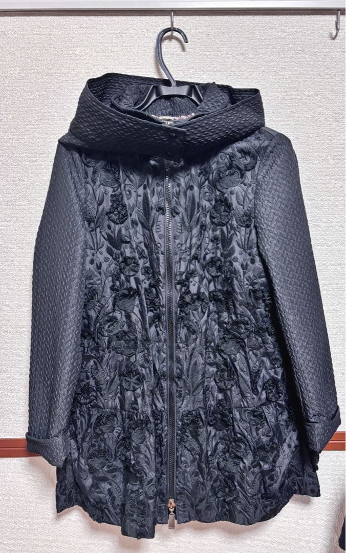 新品　未使用　エスカーダ　アウター　ブラック