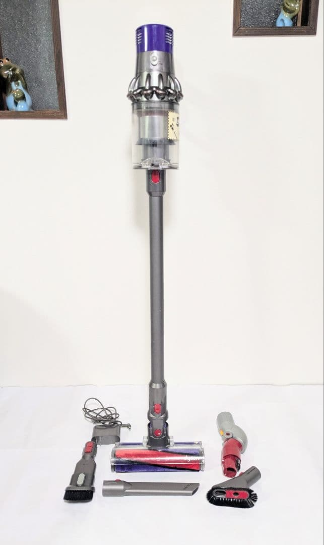 【動作品】ダイソン 掃除機　V10 各種ノズル付き　①