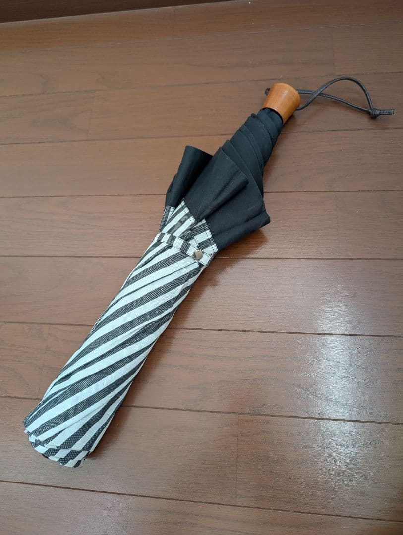 SUN BARRIER 100│折りたたみ日傘 ３段折 / 白黒ストライプ