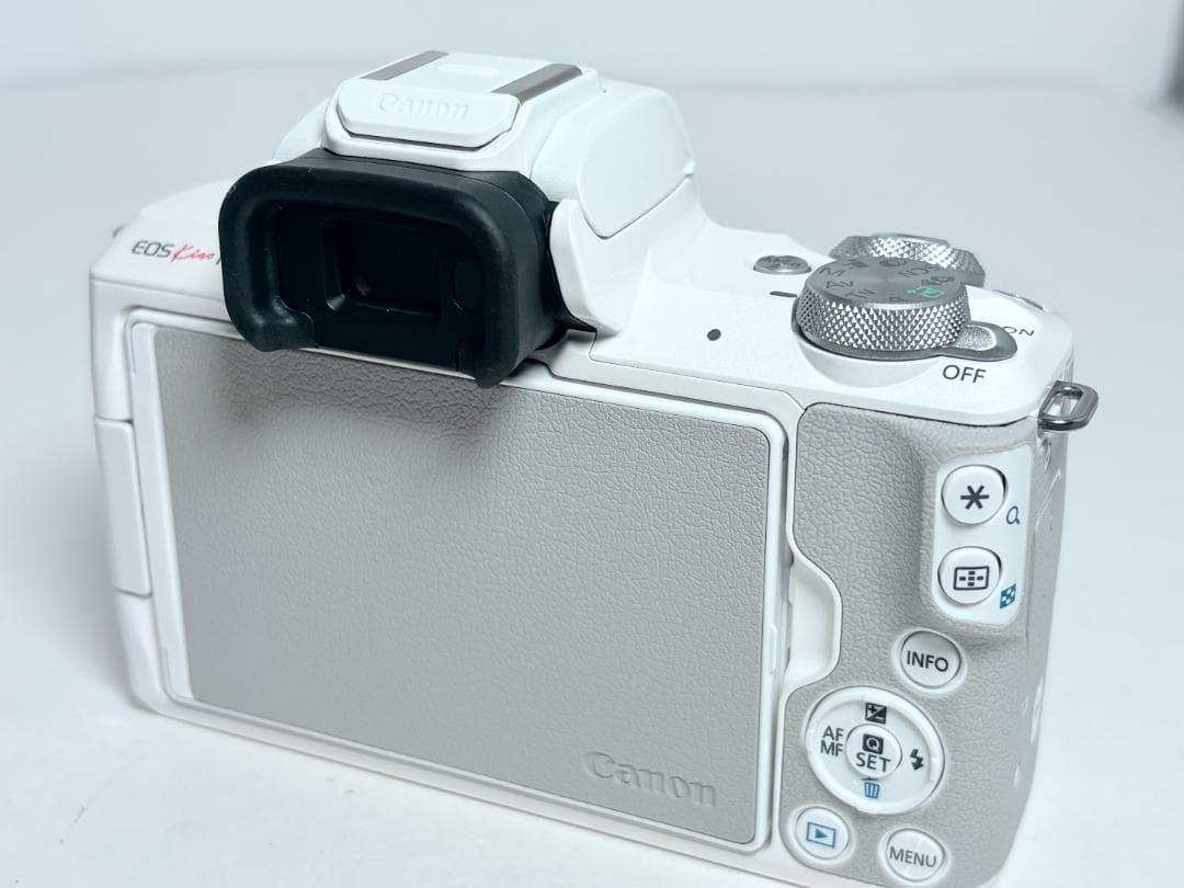 極上品 キヤノン EOS Kiss M ボディ ホワイト