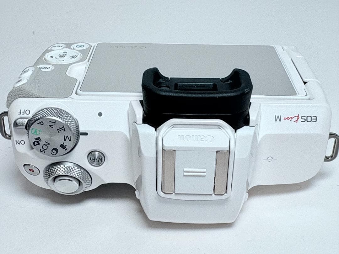 極上品 キヤノン EOS Kiss M ボディ ホワイト