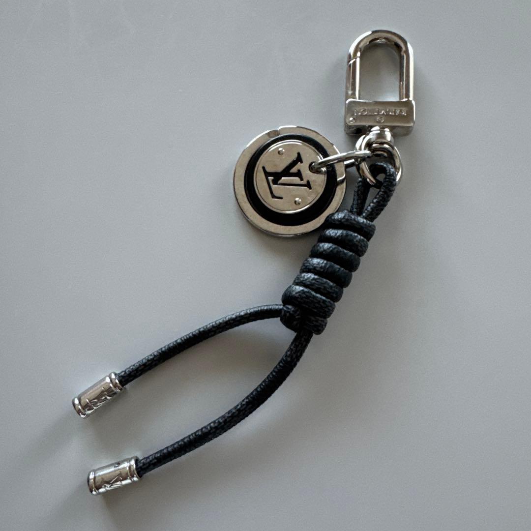 Louis Vuitton キーホルダー シルバー/ブラック