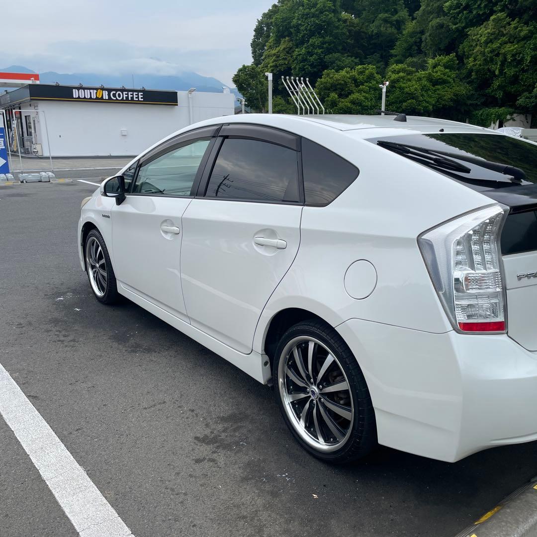 プリウス 18インチホイールタイヤセット