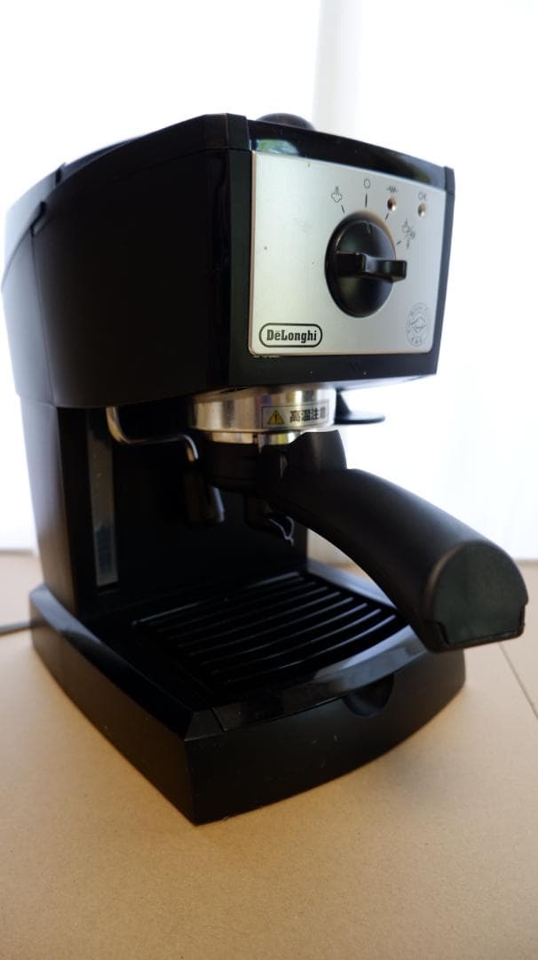 DeLonghi エスプレッソ カプチーノメーカー ブラック EC152J