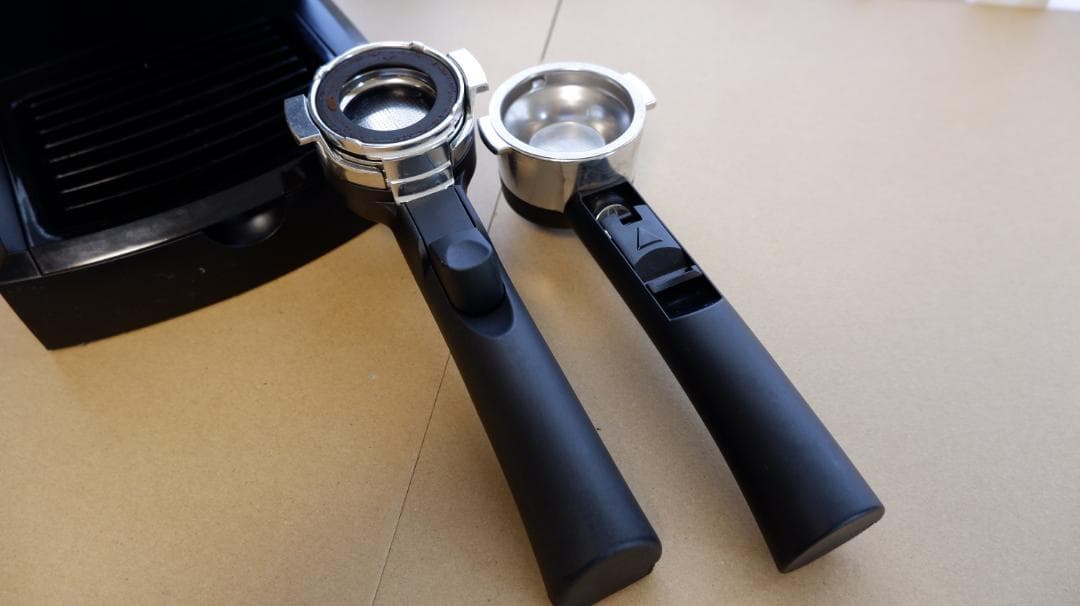 DeLonghi エスプレッソ カプチーノメーカー ブラック EC152J