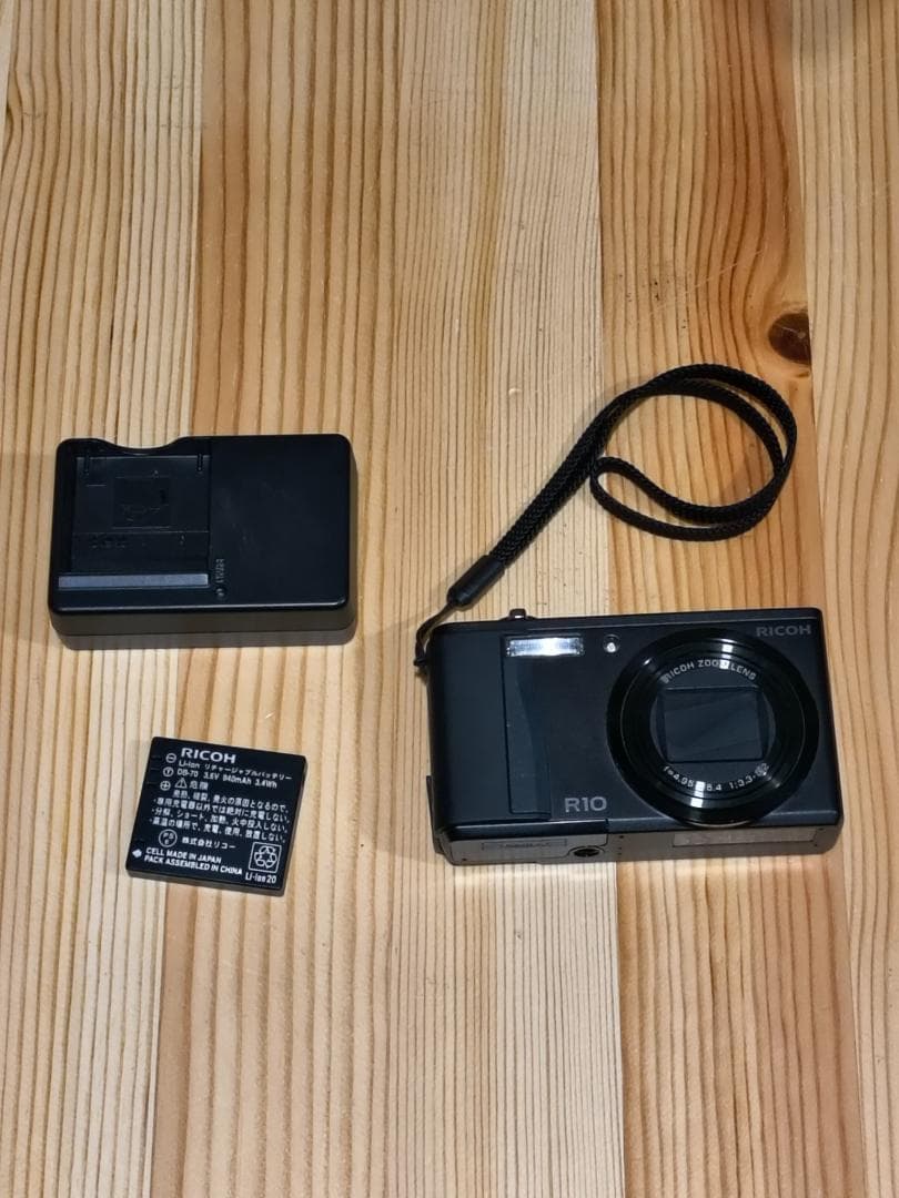 RICOH R10 コンパクトデジタルカメラ 本体