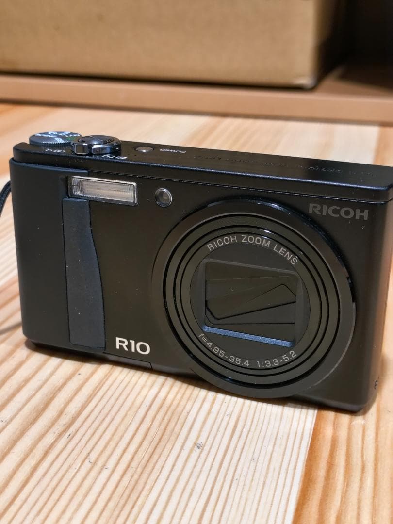 RICOH R10 コンパクトデジタルカメラ 本体