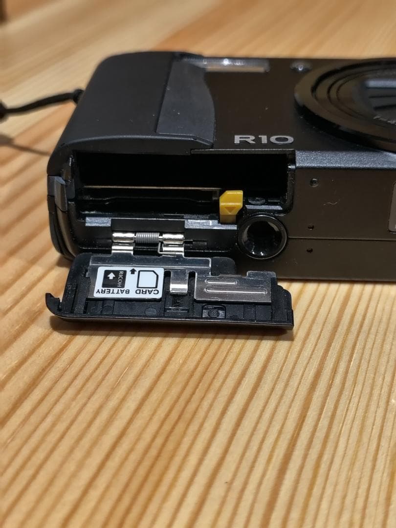 RICOH R10 コンパクトデジタルカメラ 本体