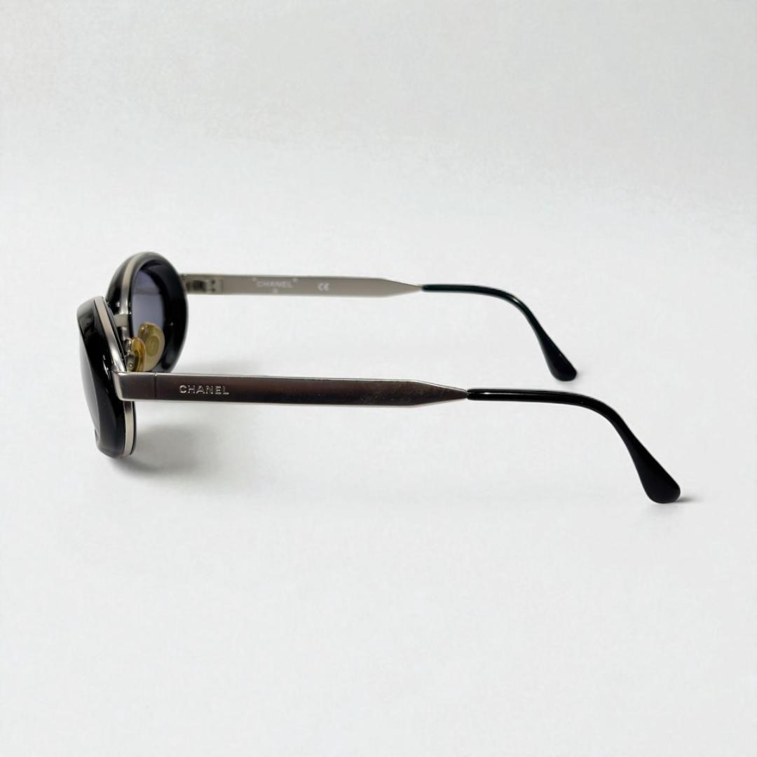 美品　CHANEL サングラス ケース付き ロゴ入り シャネル
