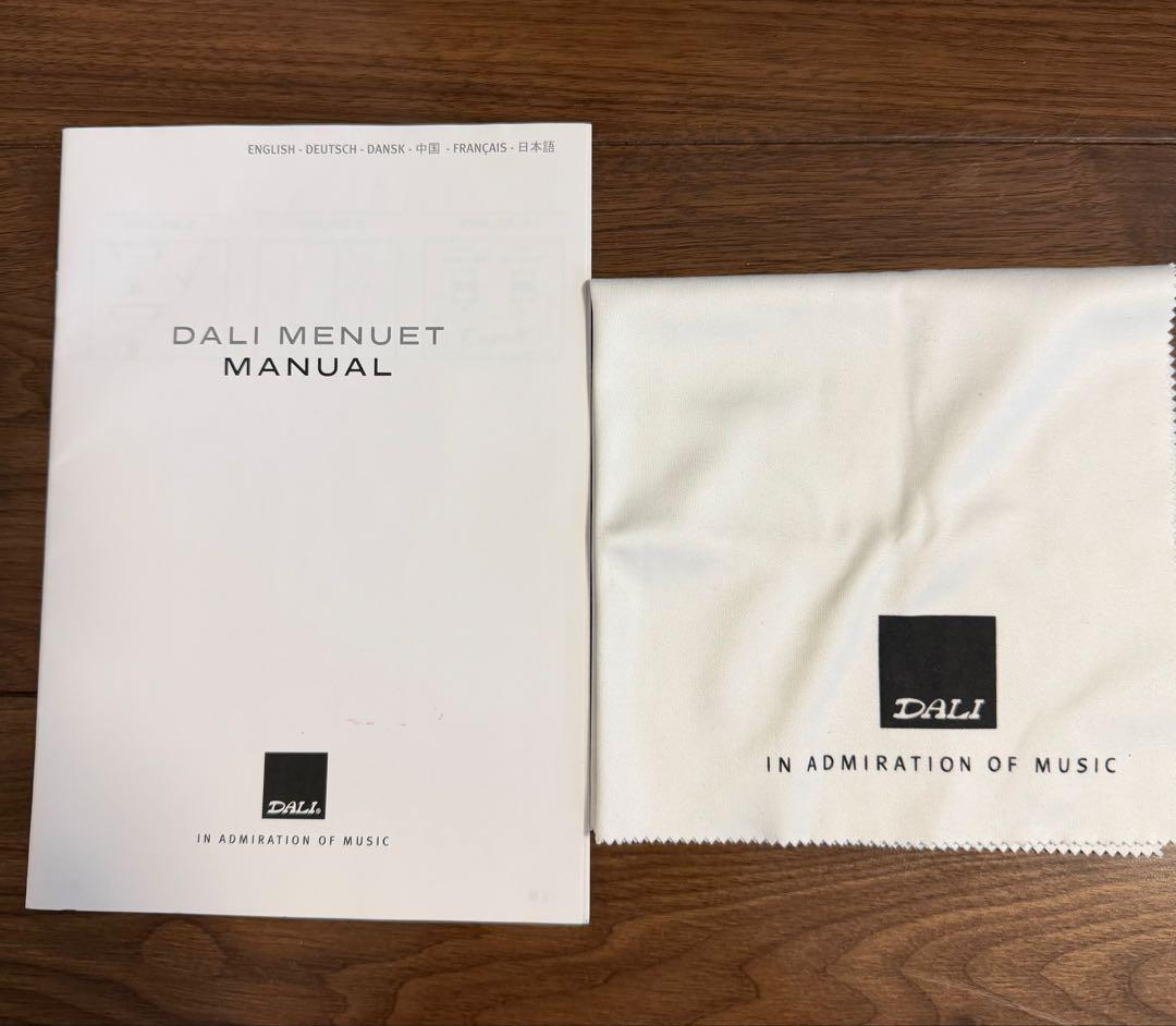 ダリのブックシェルフ型スピーカー、メヌエット　 （ウォールナット）